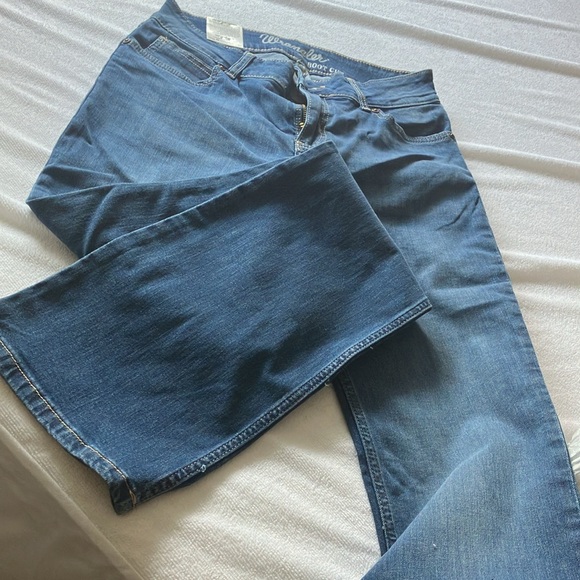 Wrangler bootcut jeans - Picture 2 of 3